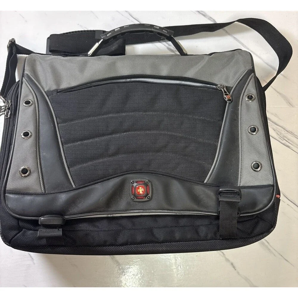 SwissGear Large Laptop Bag & Messenger 17x15x5 in With 14 Pockets. Used & Good.